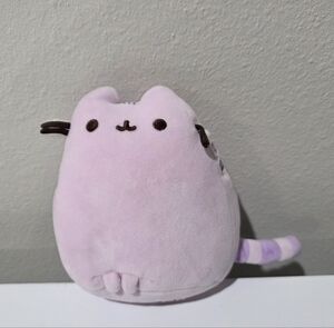 Pusheen Claire's exclusive Lilac squisheen